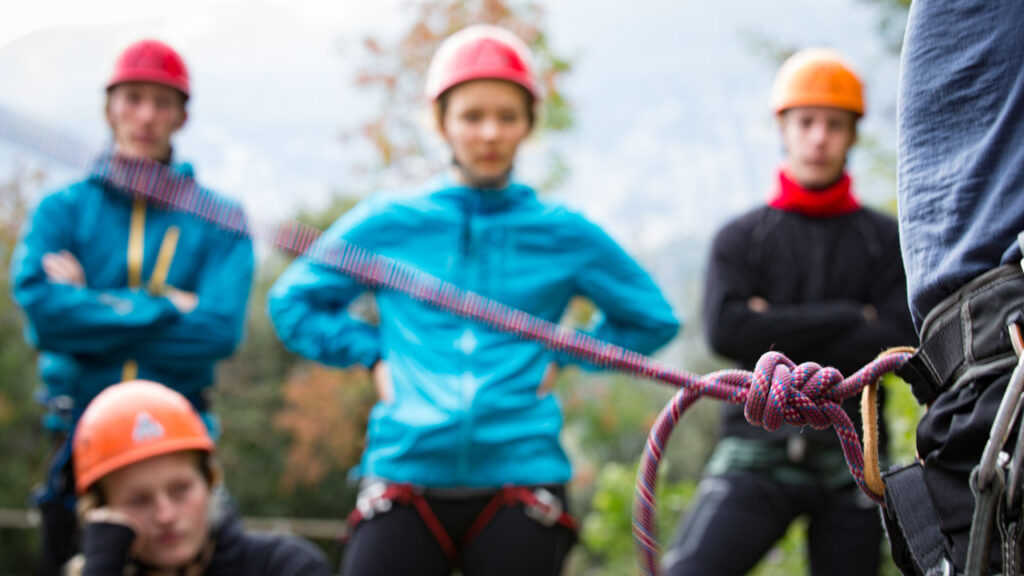 Sikkerhed ved rapelling og klatring - undervisning på outdoor